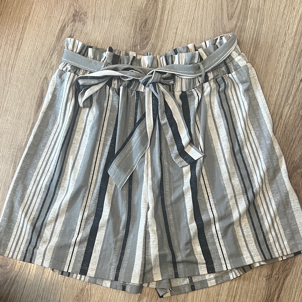 LuLaRoe High Waist Striped Shorts in Gray and White